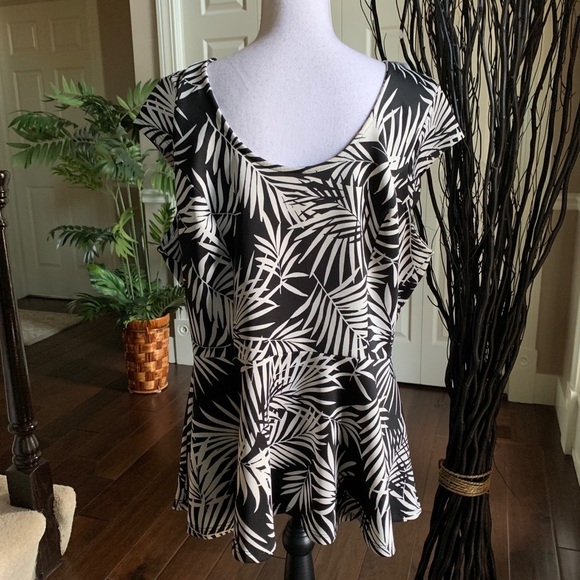 Black and white peplum print top - Picture 3 of 3